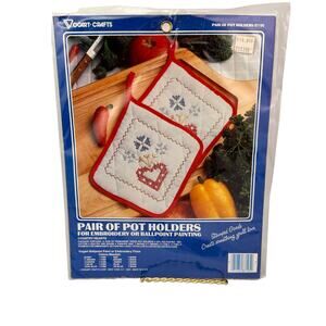 Vintage Vogart Crafts Stamped Goods For Embroidery Pair of Floral Potholders